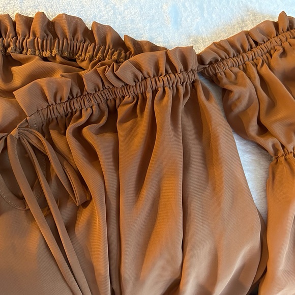 Lisa & Lucy Sheer Off the Shoulder Blouse in Coffee. Women’s Medium - Picture 7 of 9